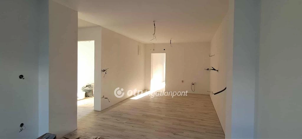 Eladó Lakás, Pásztó