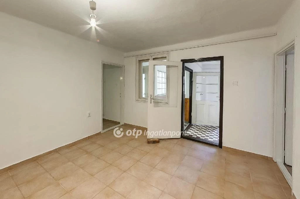 c3-1-name c2-1-name, Eger, Belváros