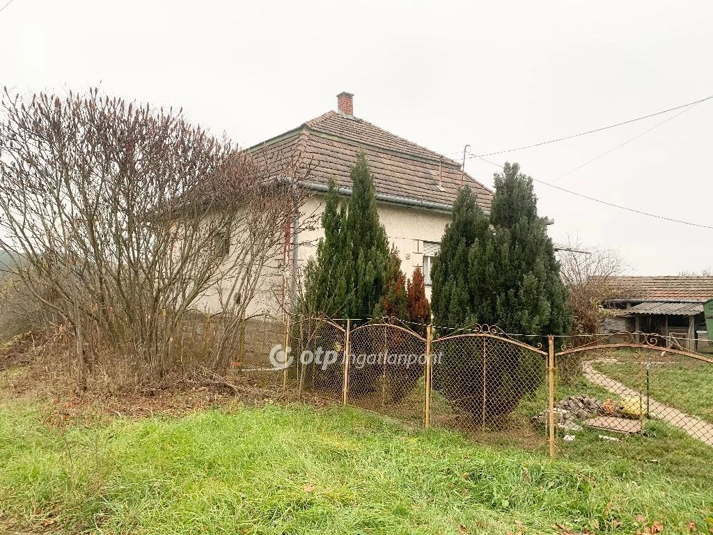 c3-1-name c2-1-name, Erdőkövesd