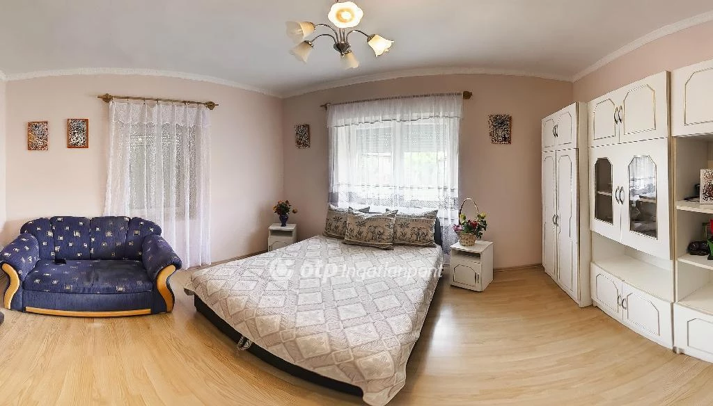 Eladó Ház, Besenyőtelek