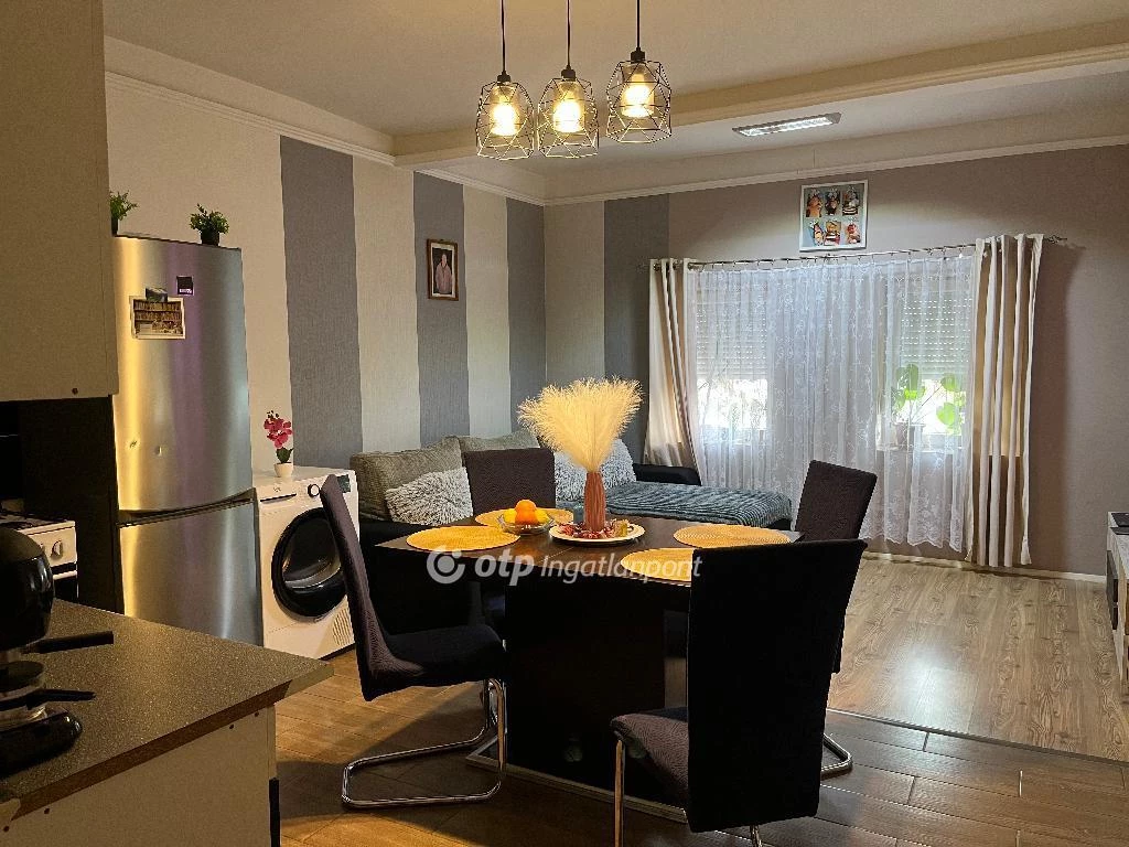 Eladó Ház, Kömlő