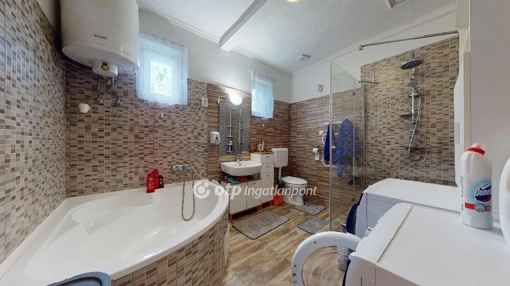 Eladó Ház, Mezőkeresztes