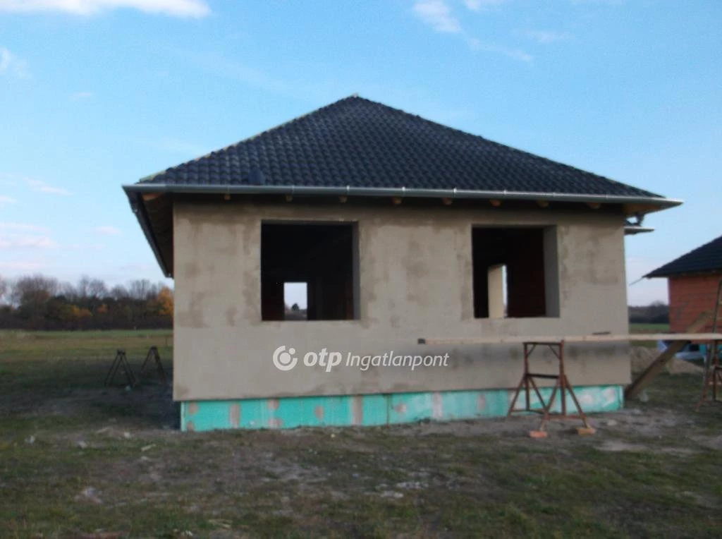 Eladó Ház, Gyöngyöshalász