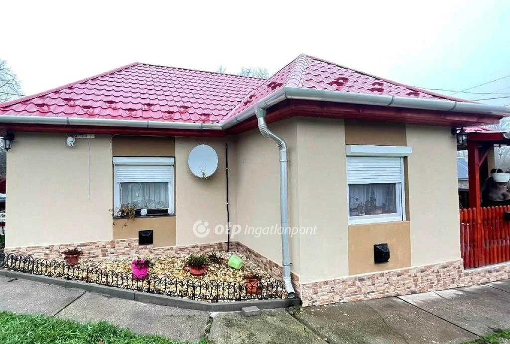 Eladó Ház, Vatta