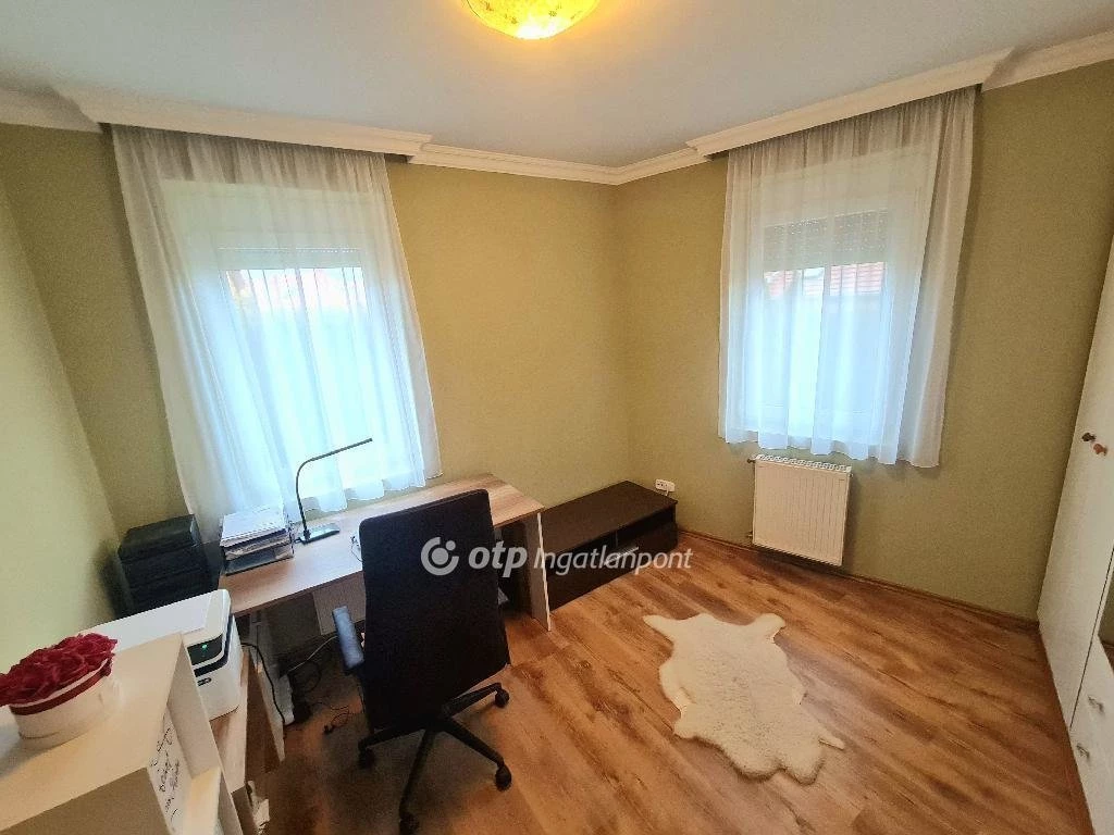 Eladó Ház, Ostoros