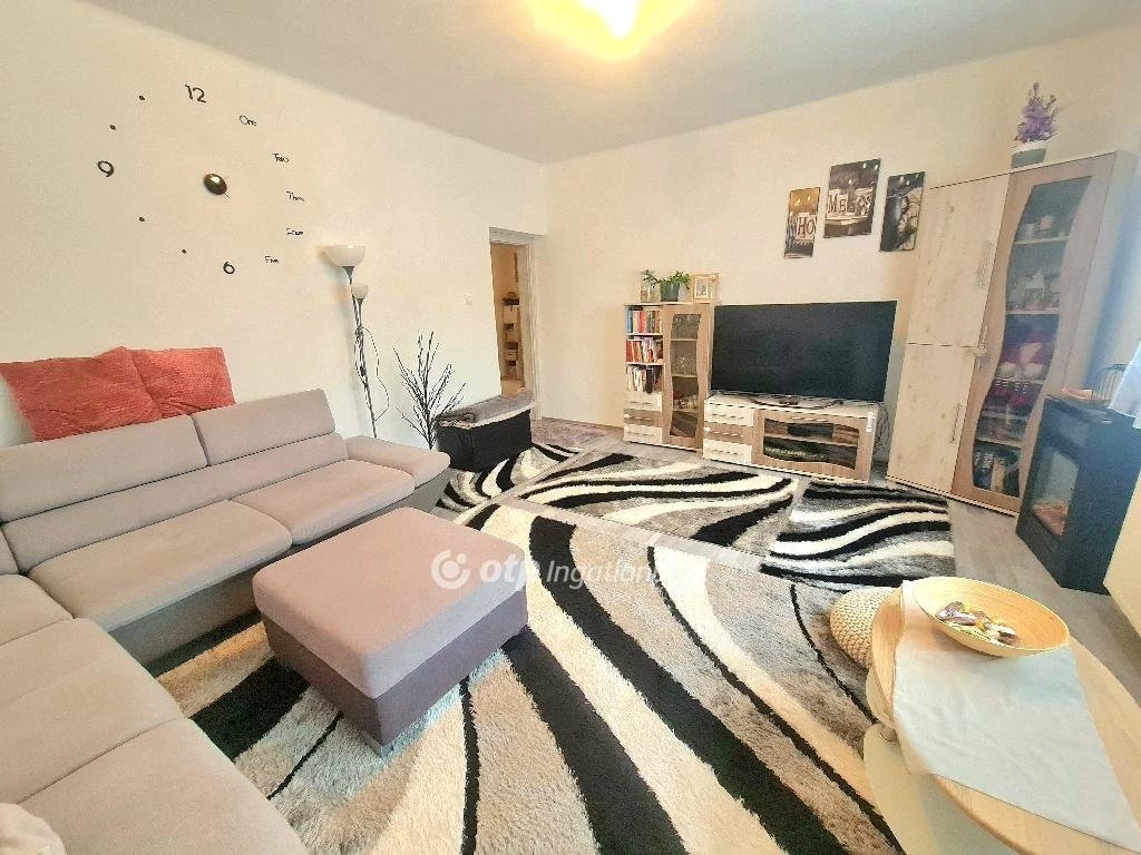 Eladó Ház, Maklár