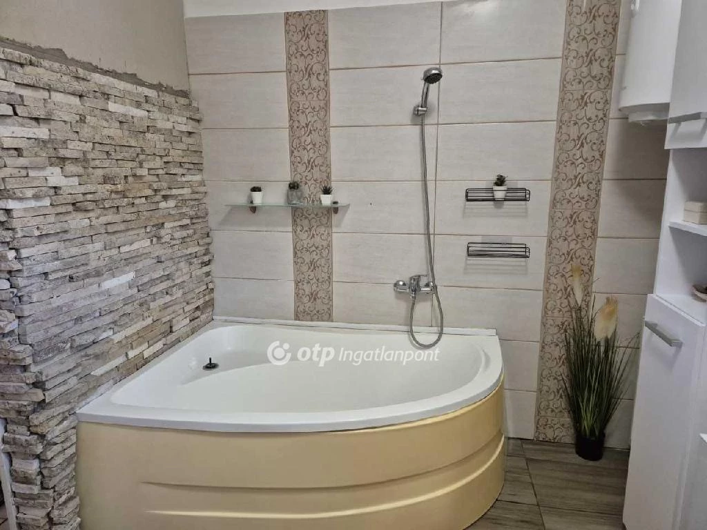 c3-1-name c2-1-name, Felsőtárkány