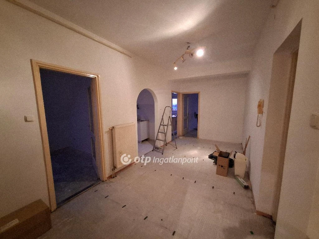 Eladó Lakás, Eger