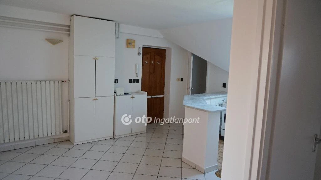 c3-1-name c2-19-name, Gyöngyös