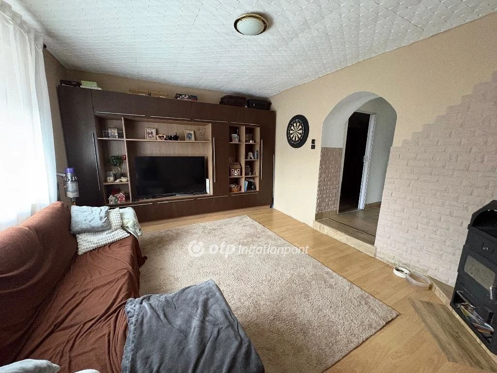 Eladó Ház, Ostoros