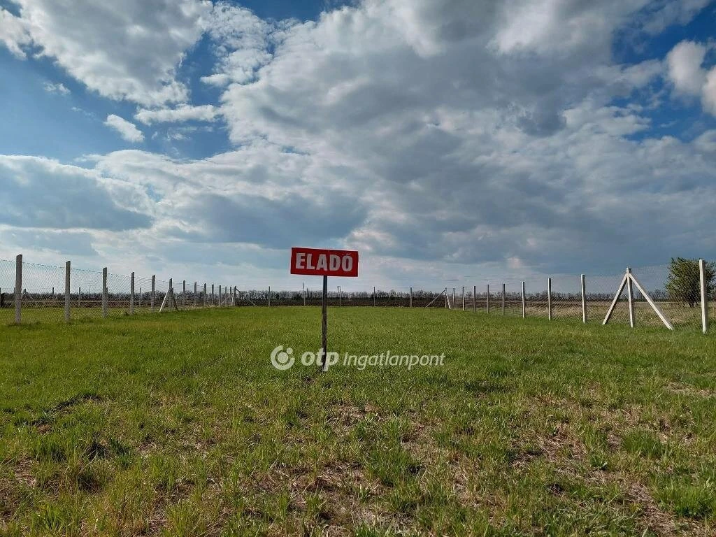 Eladó Telek, Tiszanána