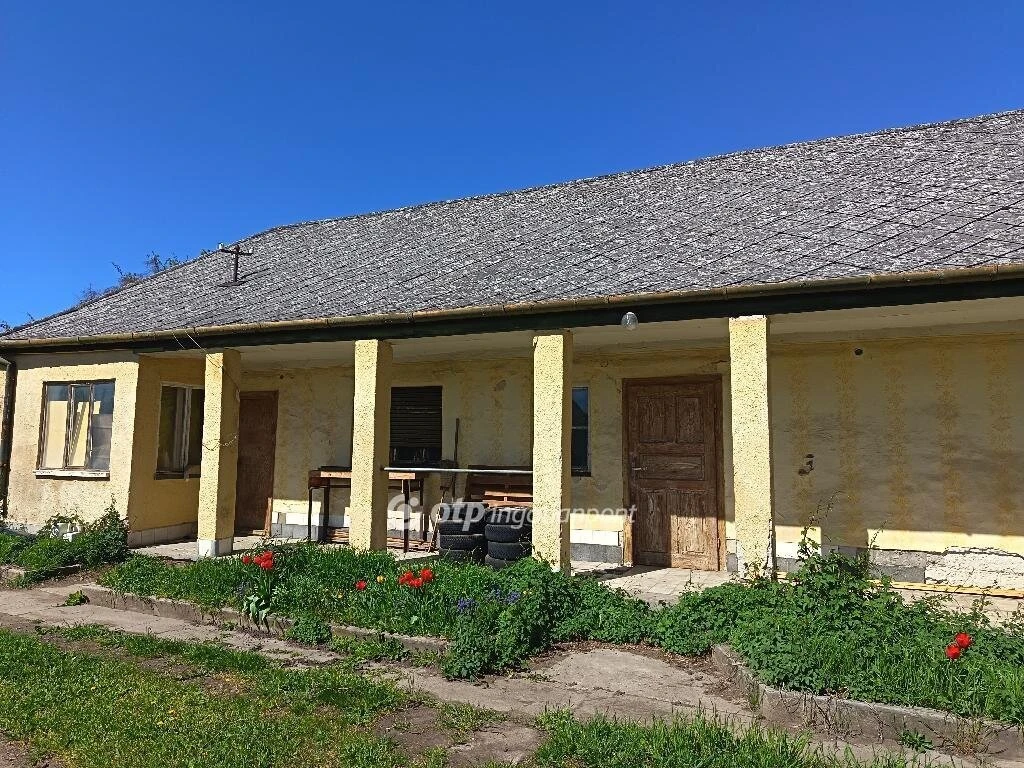 Eladó Ház, Abasár