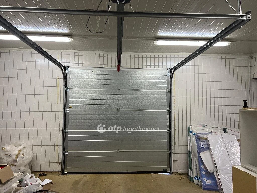 Kiadó Raktár, Gyöngyös