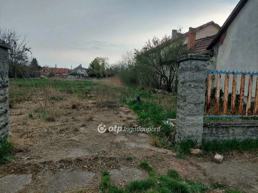 Eladó Telek, Hatvan