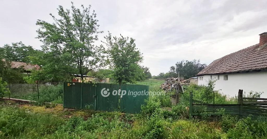 Eladó Telek, Hort