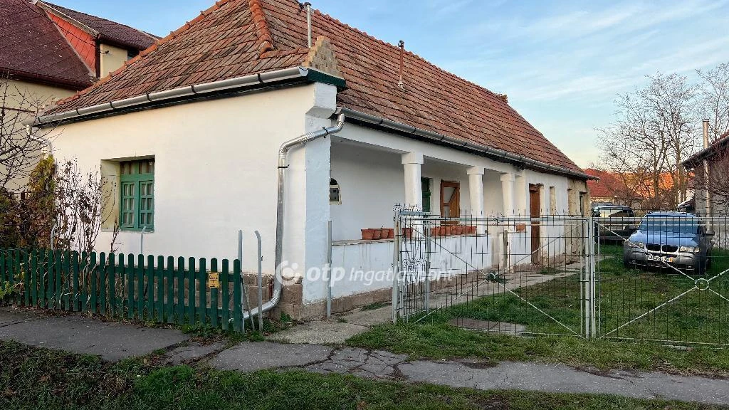 Eladó Ház, Novaj