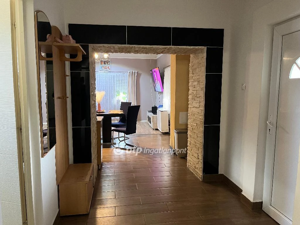 Eladó Ház, Kömlő