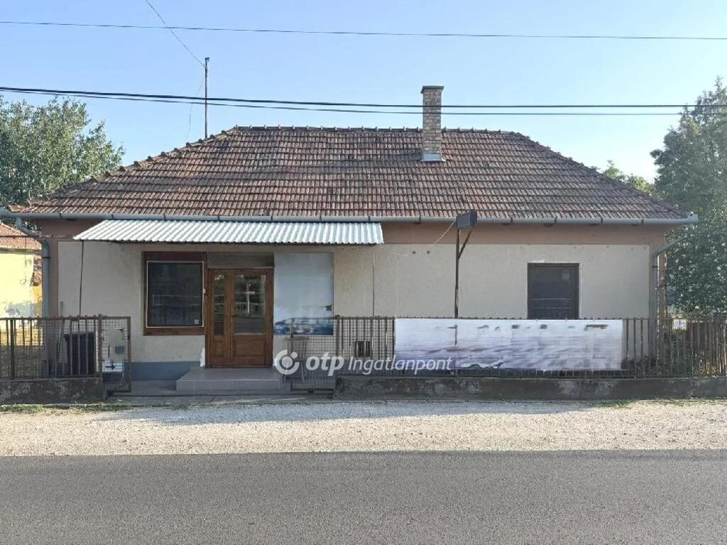 Eladó Ház, Besenyőtelek
