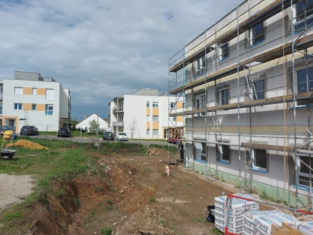 Eladó Lakás, Pécs