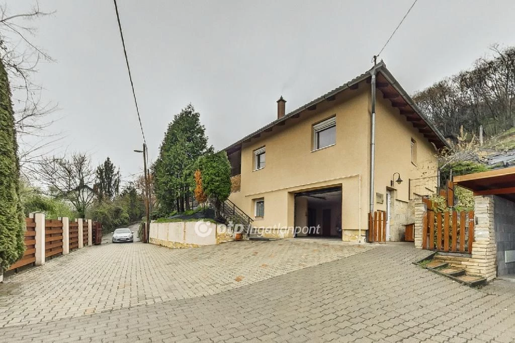 Eladó Ház, Szekszárd