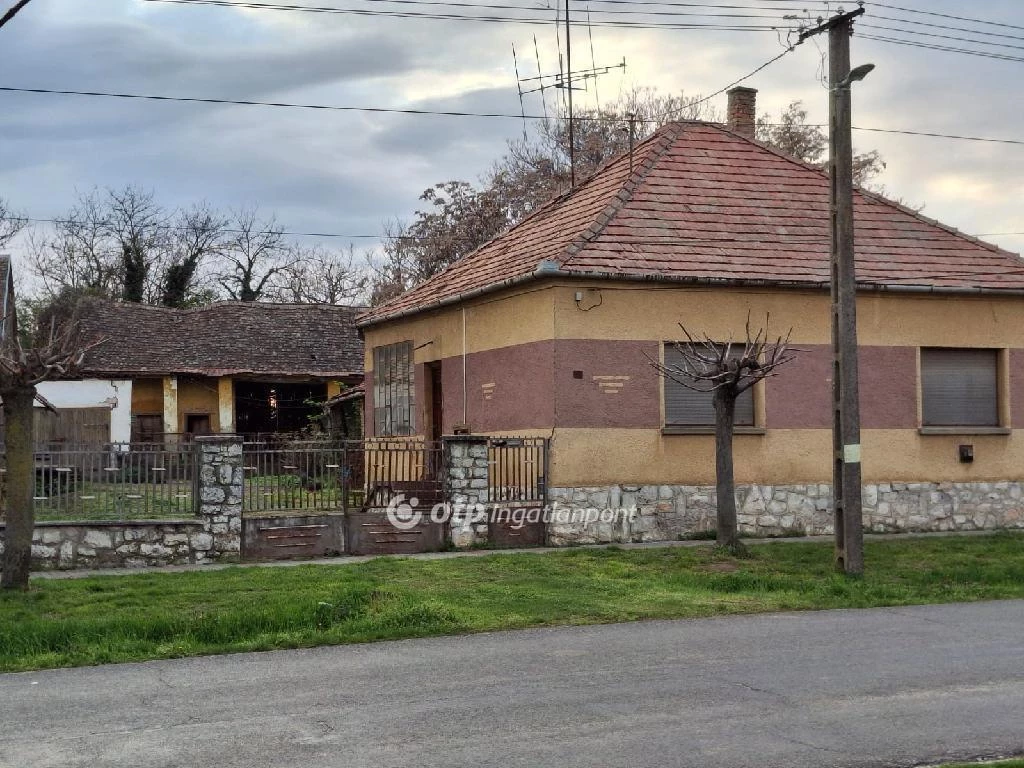 Eladó Ház, Lippó