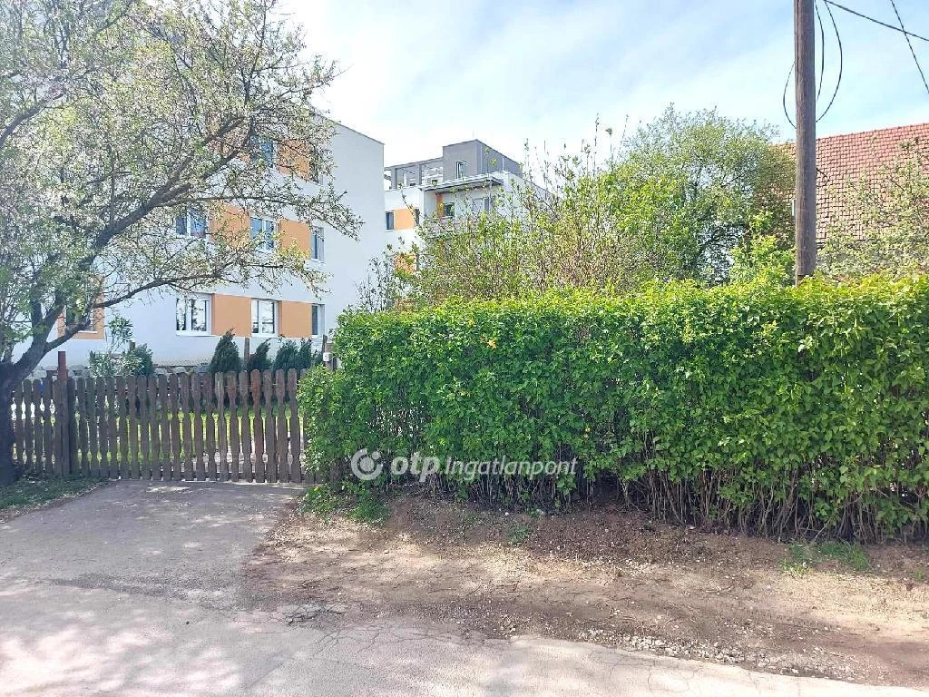 c3-1-name c2-23-name, Pécs, Kertváros