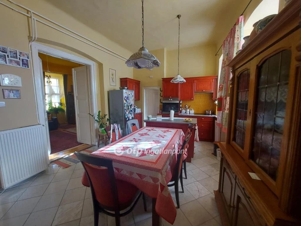 c3-1-name c2-19-name, Pécs, Belváros