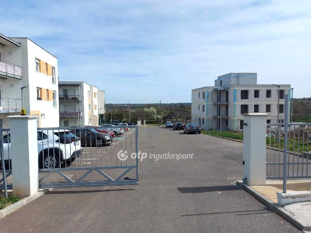 c3-1-name c2-23-name, Pécs, Kertváros