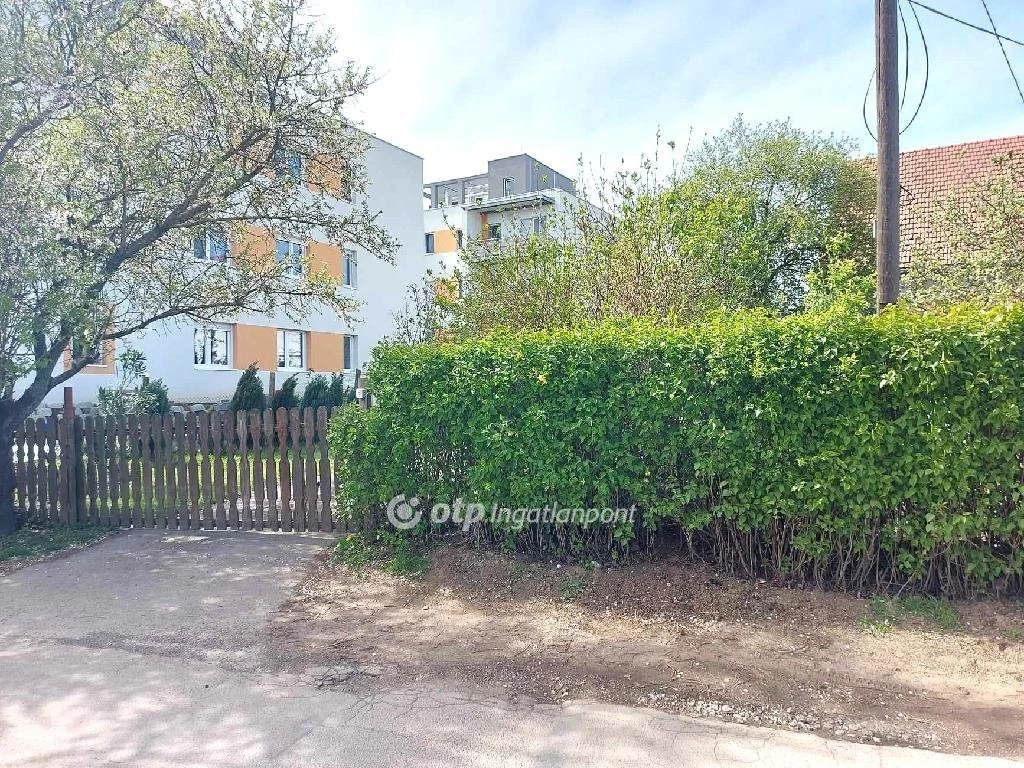 c3-1-name c2-23-name, Pécs, Kertváros