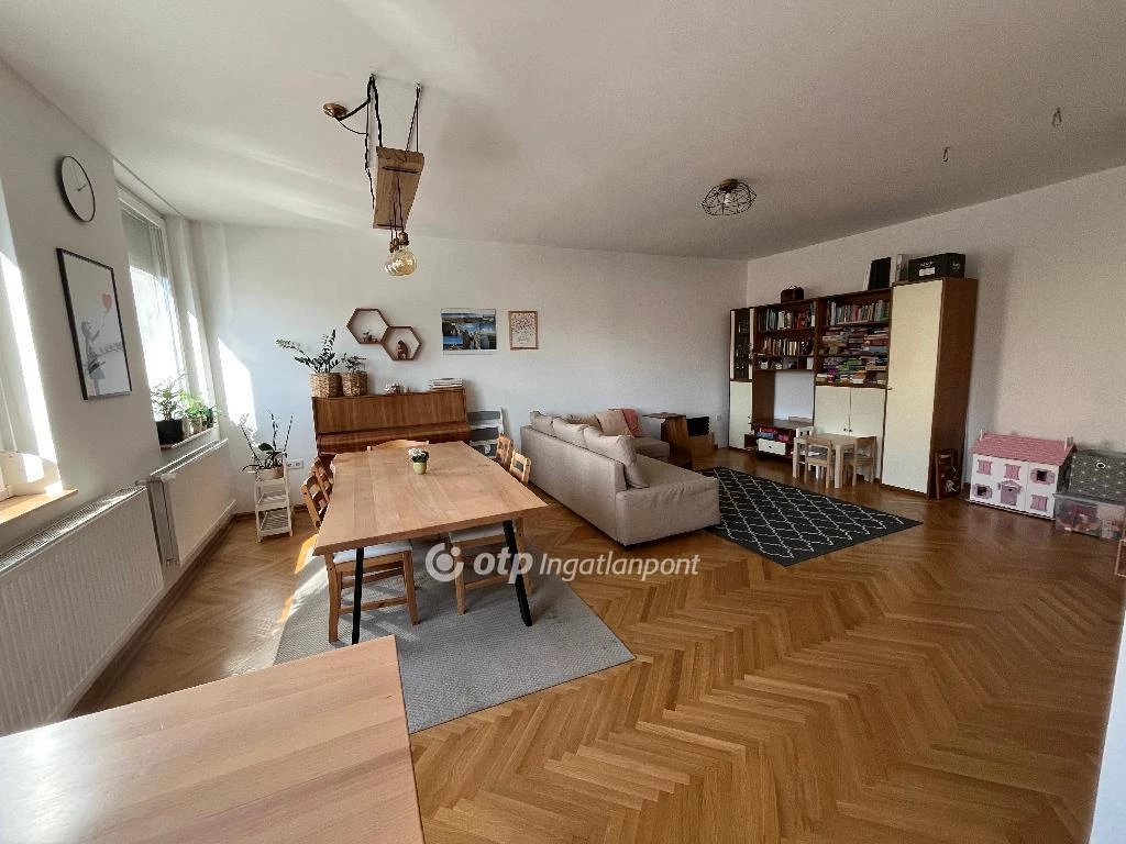 c3-1-name c2-19-name, Pécs, Mecsekoldal-Belváros, Hunyadi János utca