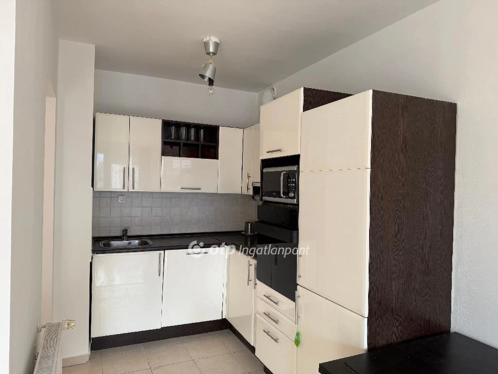 Eladó Lakás, Pécs