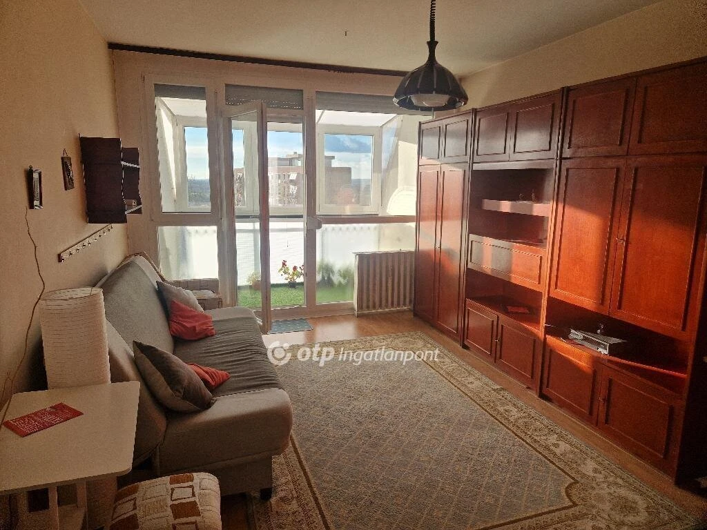 c3-1-name c2-20-name, Pécs, Kertváros