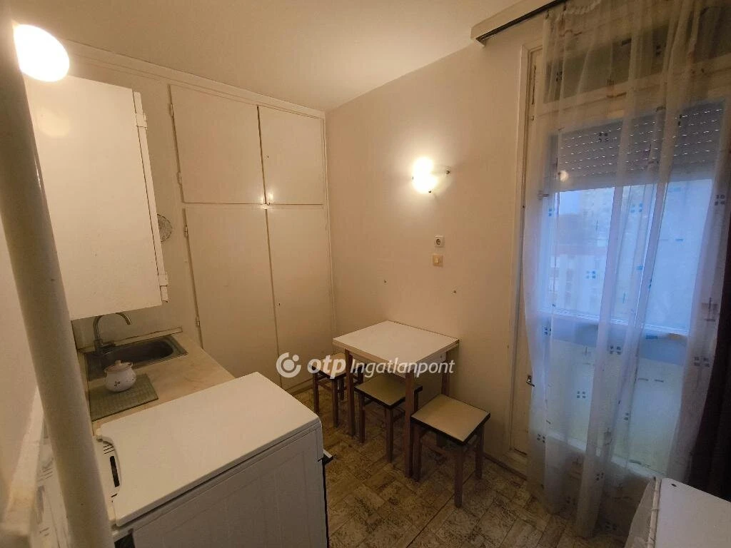 c3-1-name c2-20-name, Pécs, Kertváros