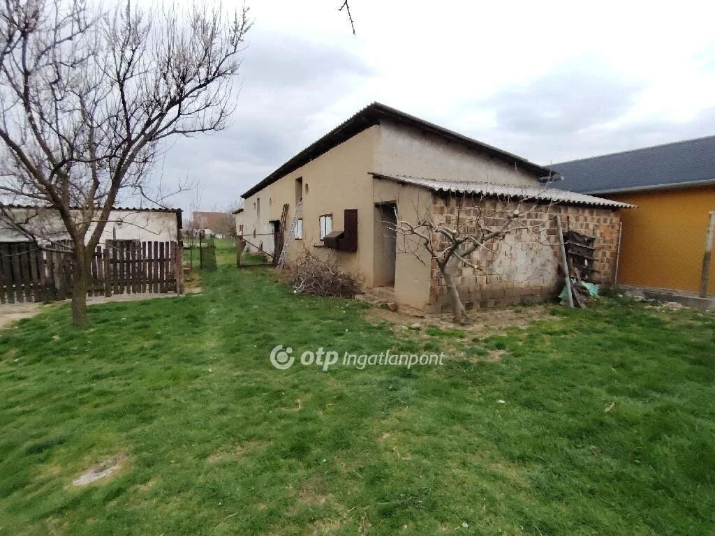 Eladó Ház, Egerág