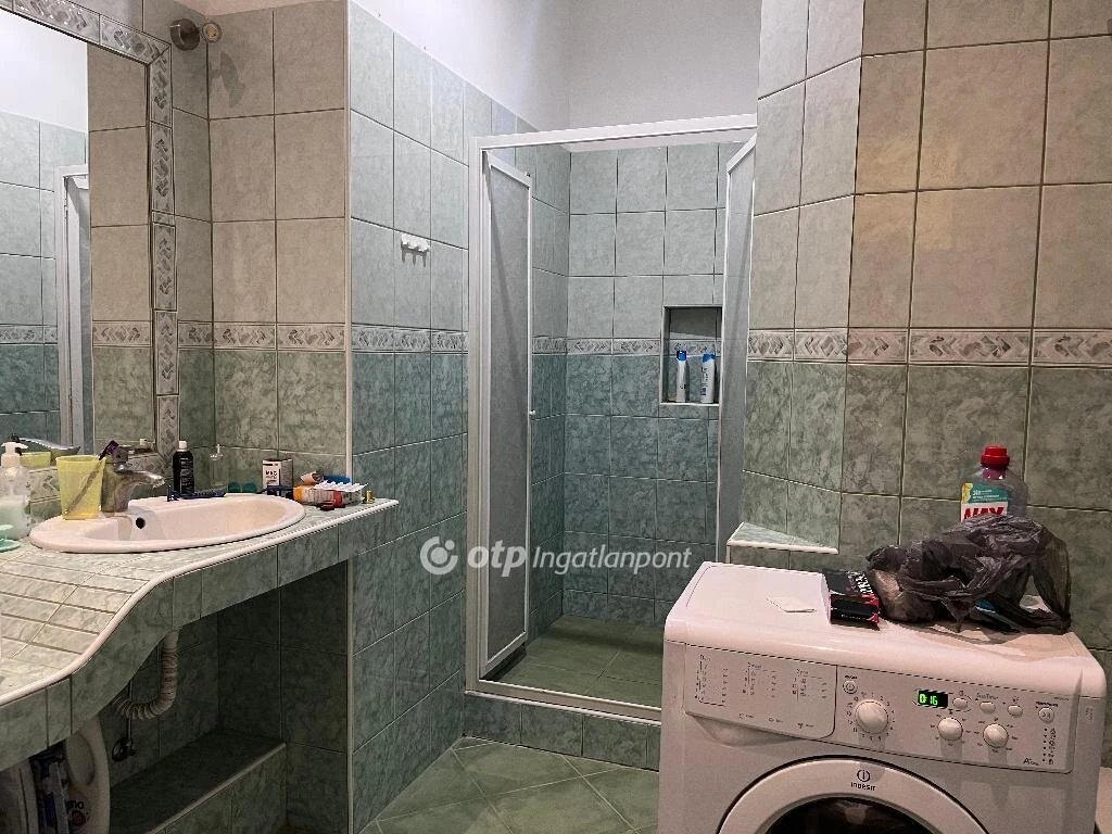 Eladó Lakás, Pécs