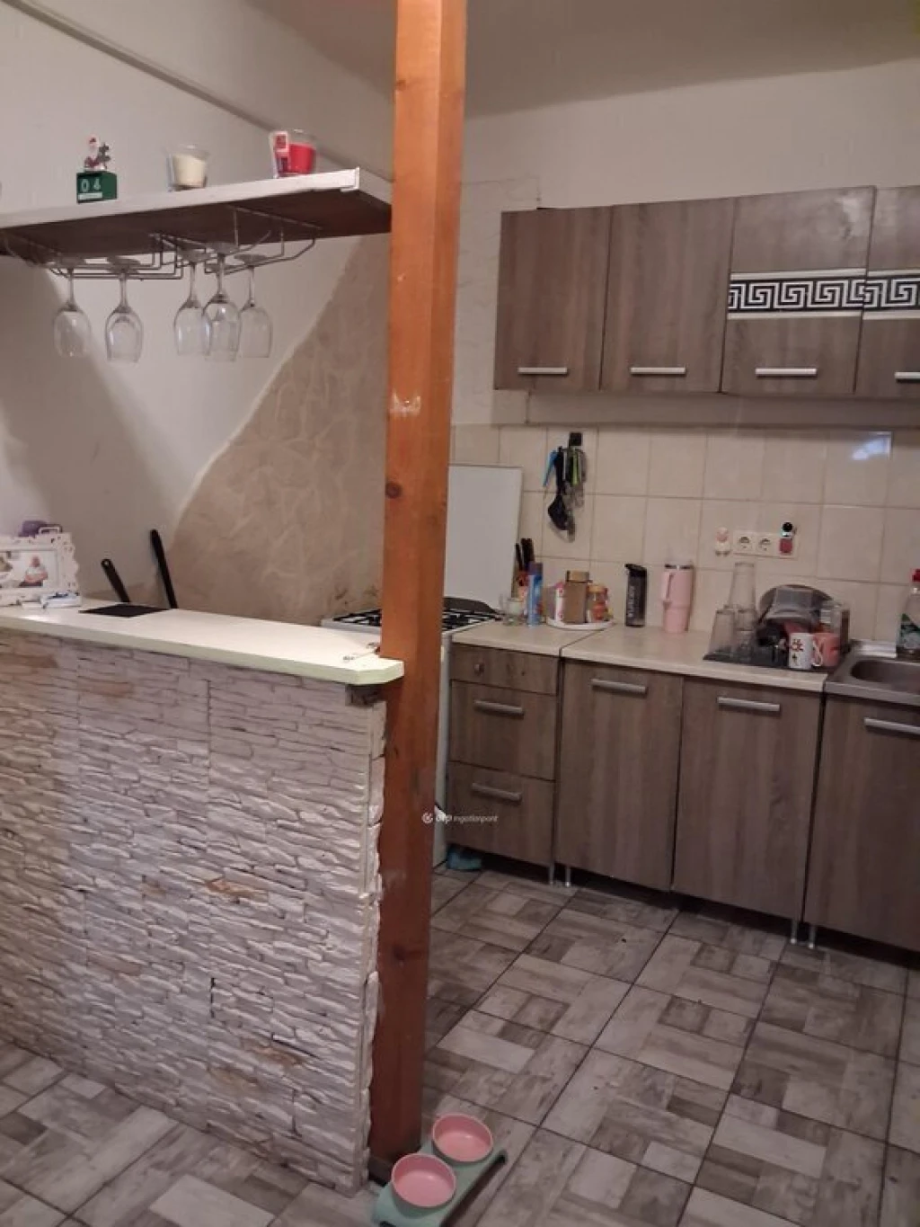 Eladó Ház, Újpetre