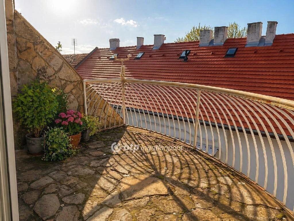 Eladó Lakás, Pécs