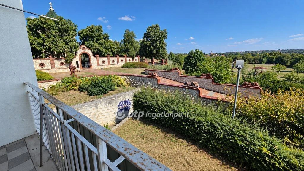 Eladó Lakás, Pécs
