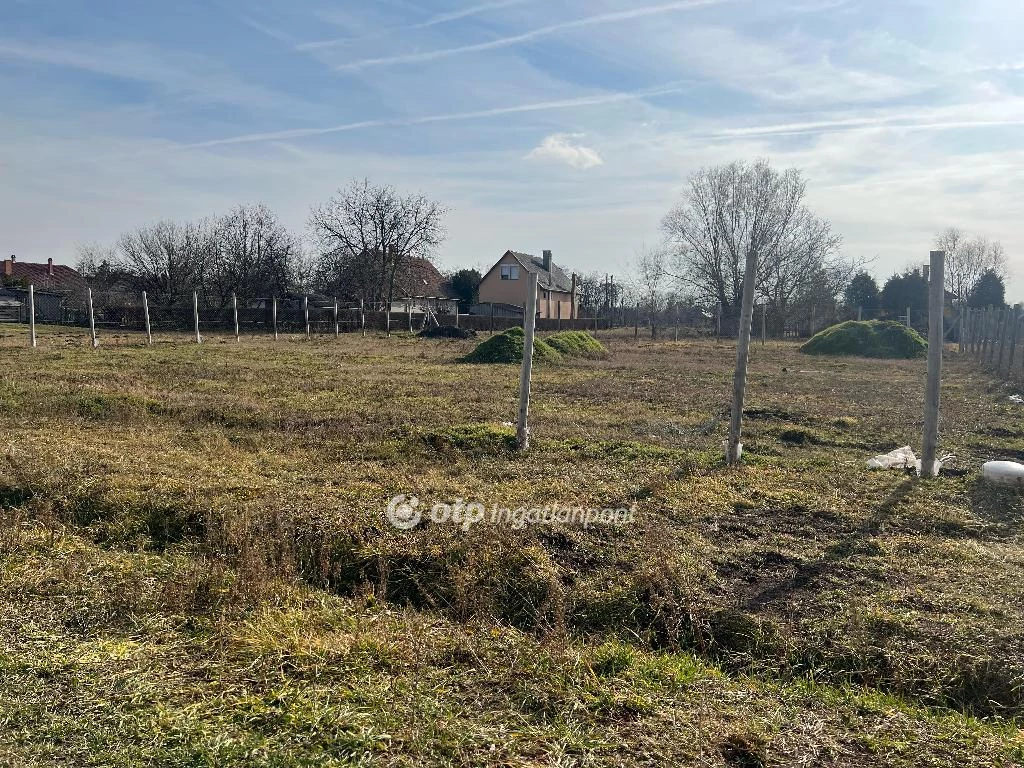 For sale building plot, Törtel, családi házas