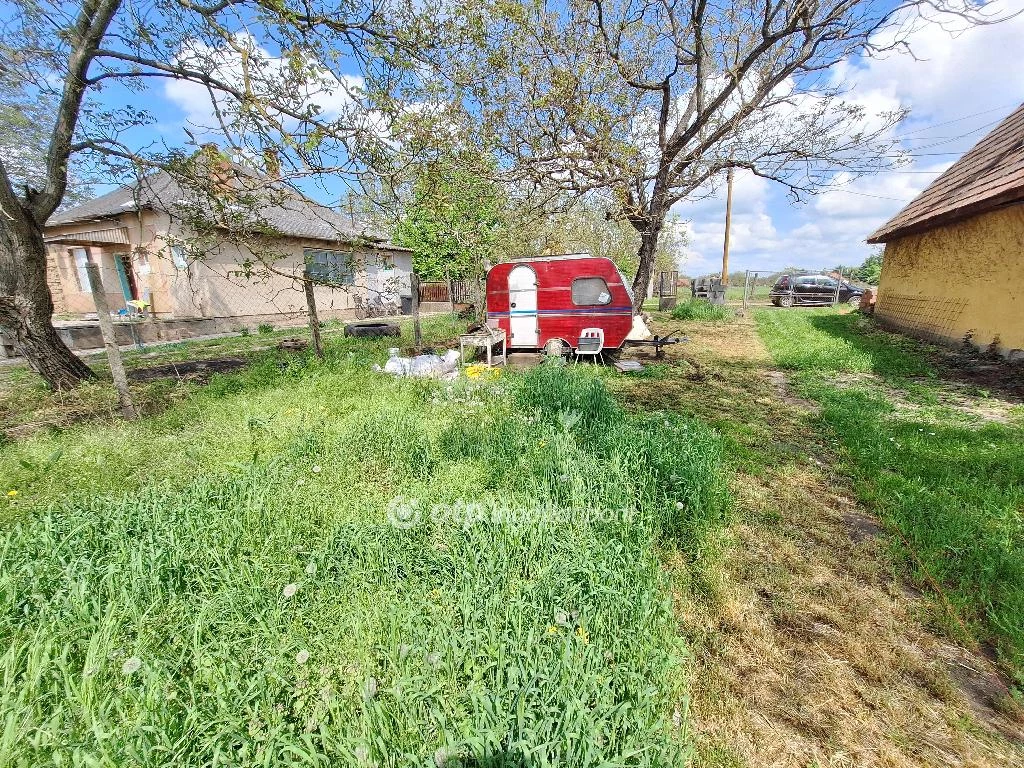 Eladó építési telek, Cibakháza, csendes