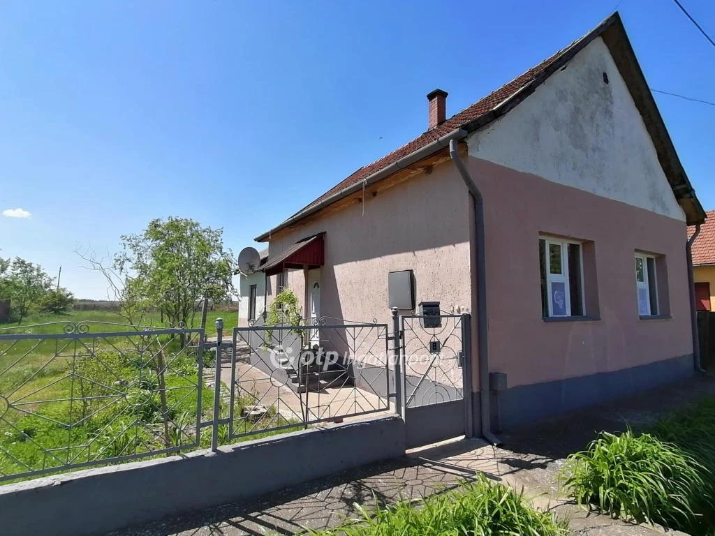 Eladó családi ház, Nagyiván, Falu szélen