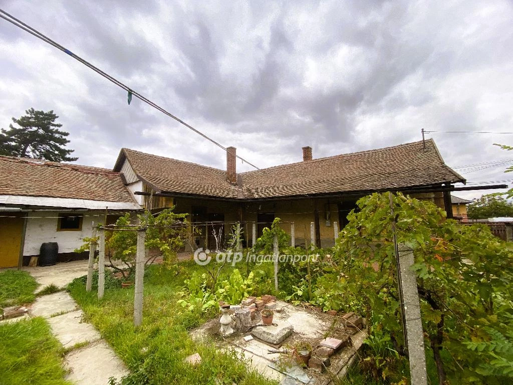 c3-1-name c2-1-name, Mezőtúr, Település központja