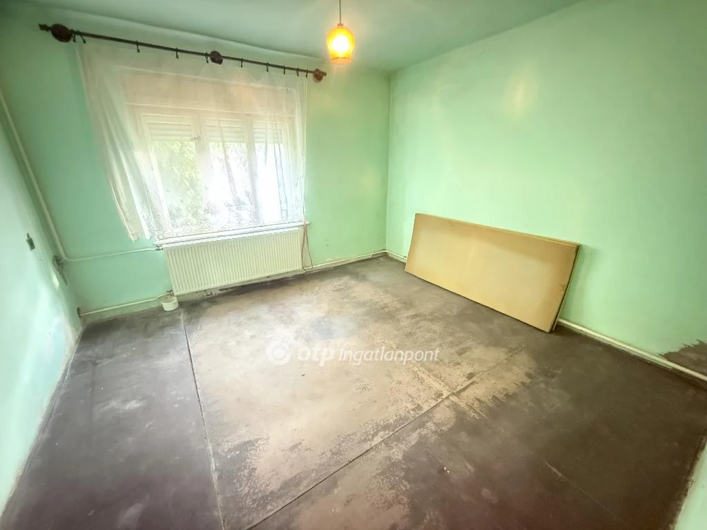 c3-1-name c2-1-name, Tiszakécske, Központ