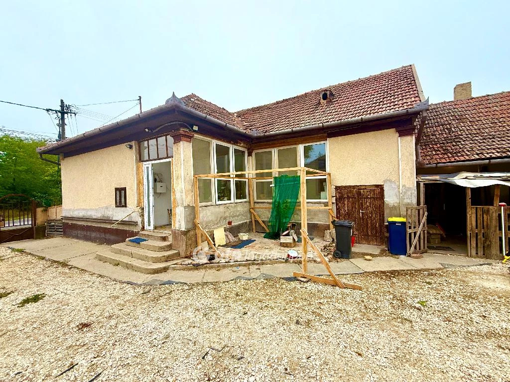 Eladó családi ház, Tápiószele, Központ közeli