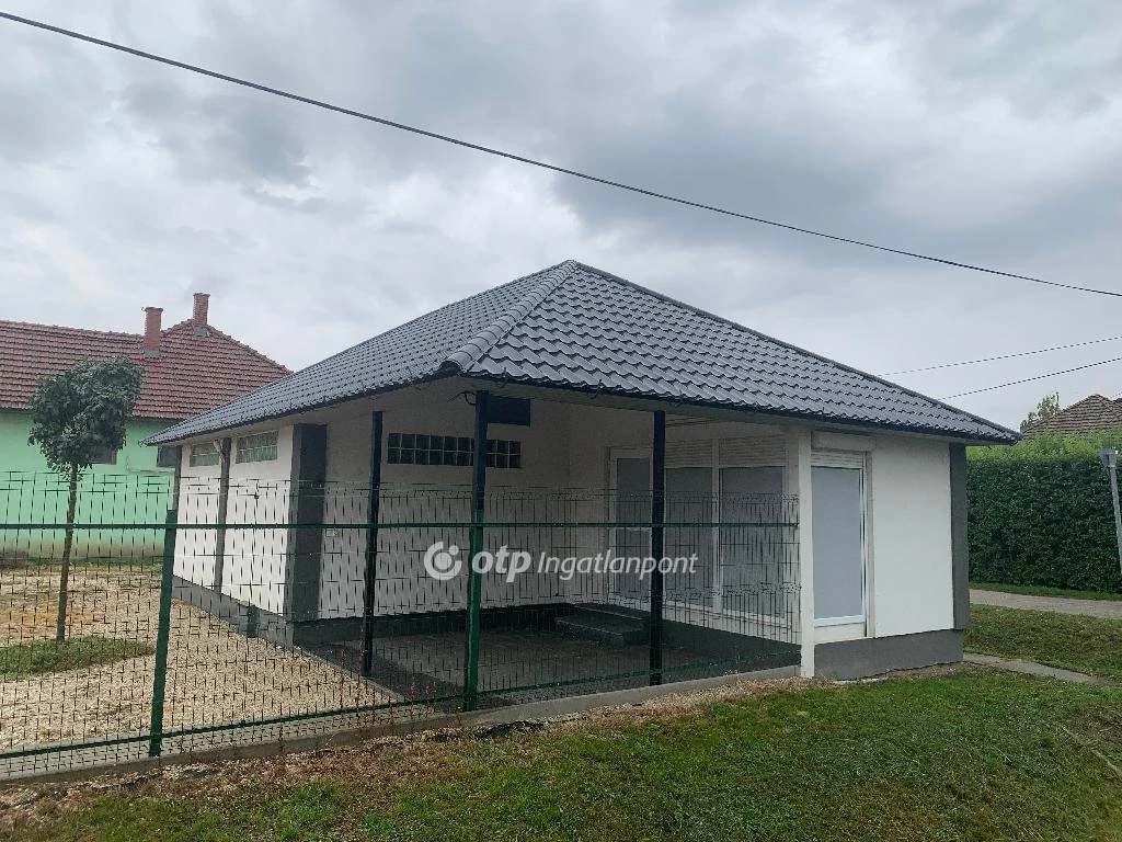 Eladó családi ház, Túrkeve, központi