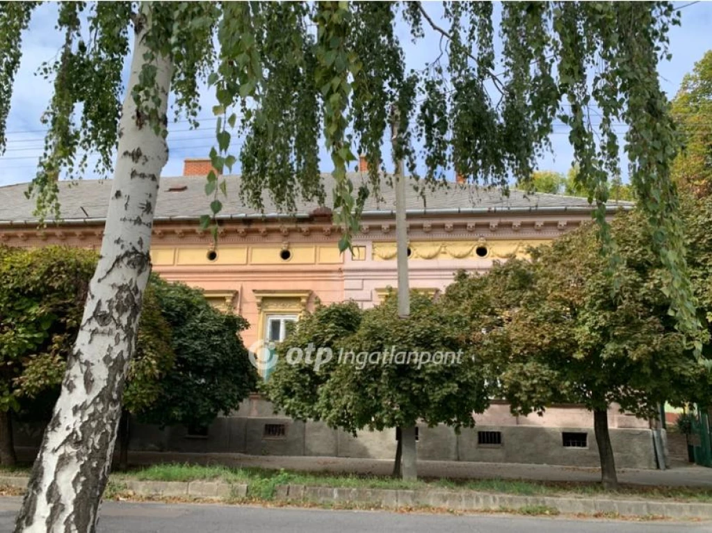 Eladó téglalakás, Túrkeve, Csendes