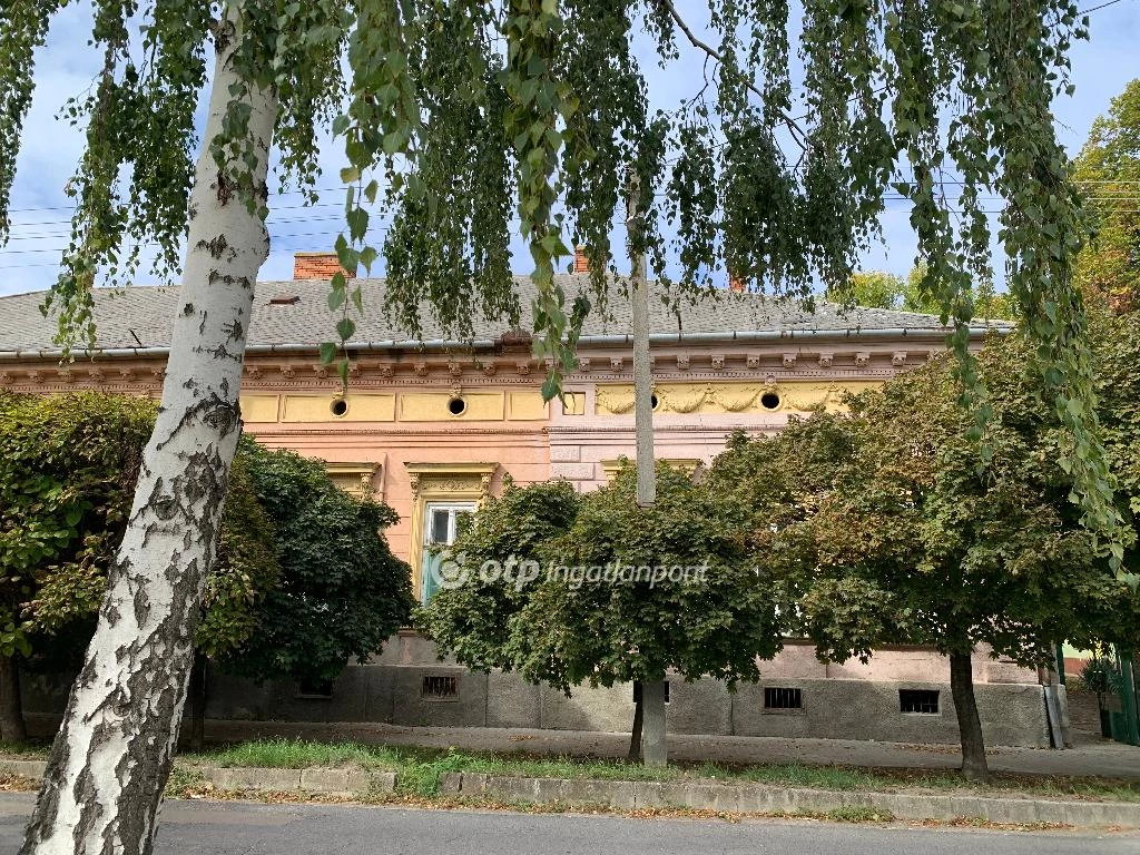 Eladó téglalakás, Túrkeve, Csendes