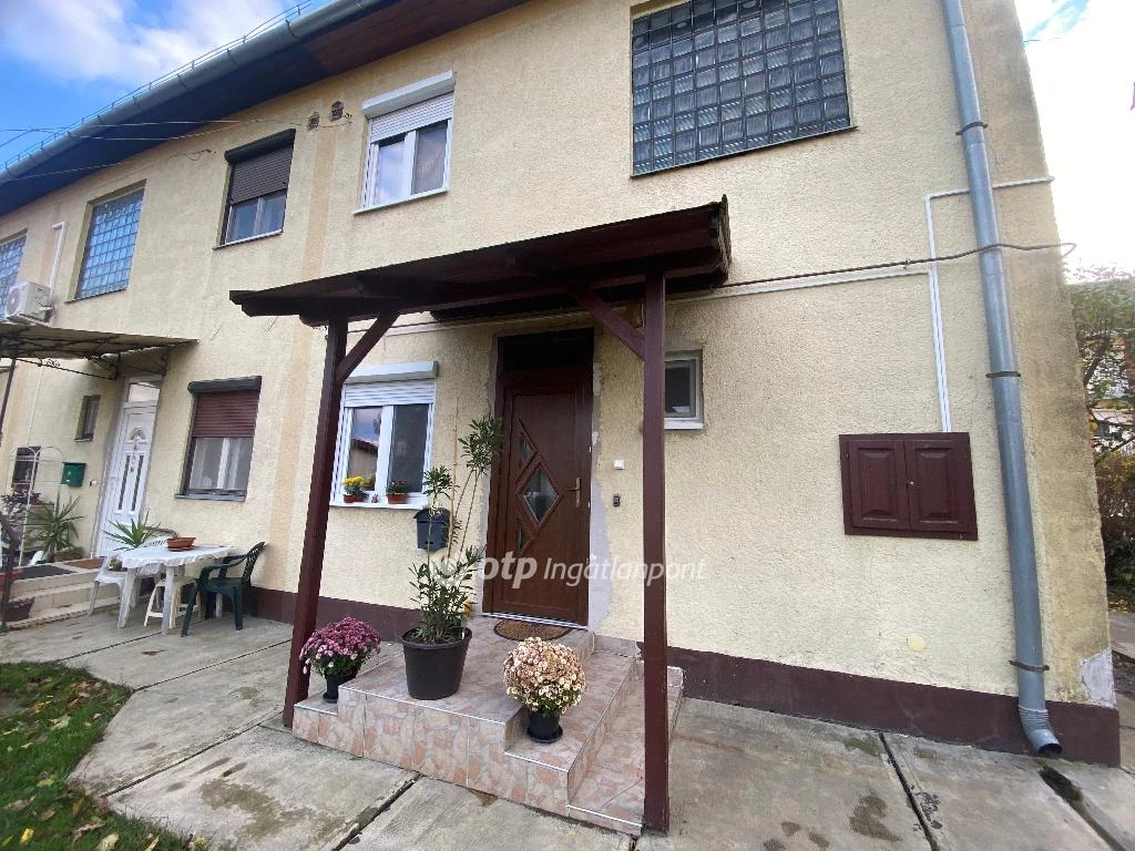 Eladó téglalakás, Kisújszállás, Belváros