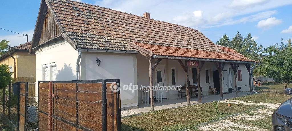 Eladó családi ház, Újszász, Csendes