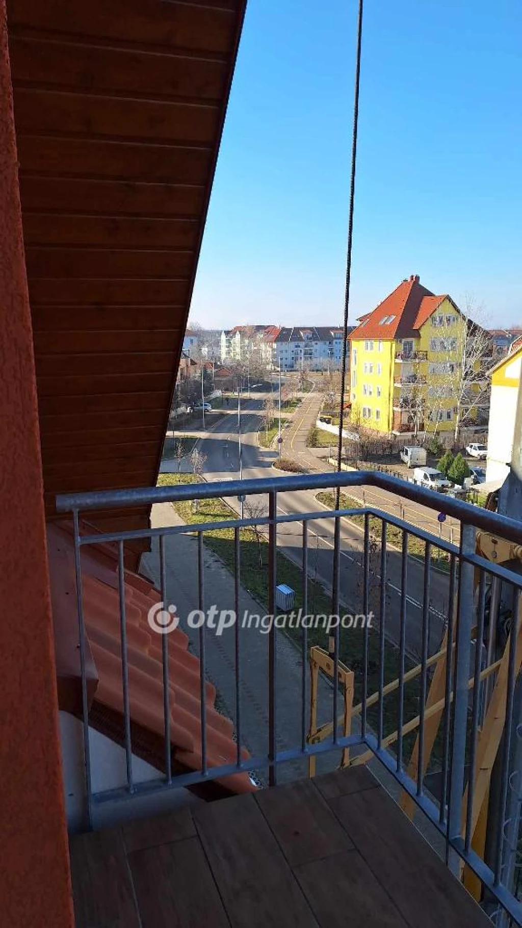 Eladó téglalakás, Szolnok, település széle